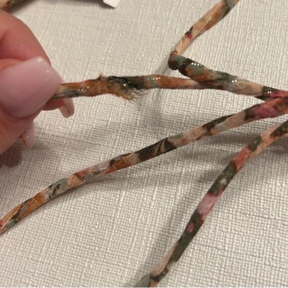 Astr The Label Hart Floral Cold Shoulder Cutout Peplum Top SZ L NWT Romantic Y2K - Picture 4 of 10